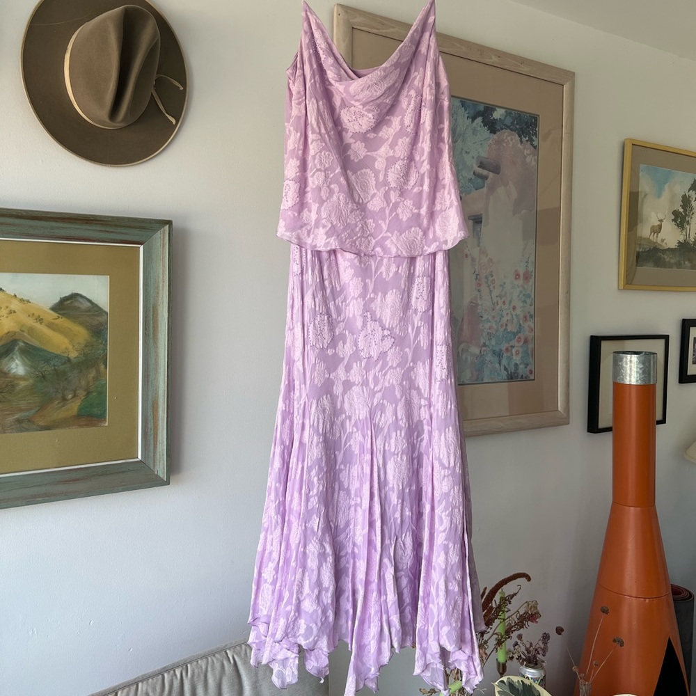 Ethereal cocktail dress with a jellyfish, petally hem 🧚🏼‍♀️ 🪼 🪻Size Small